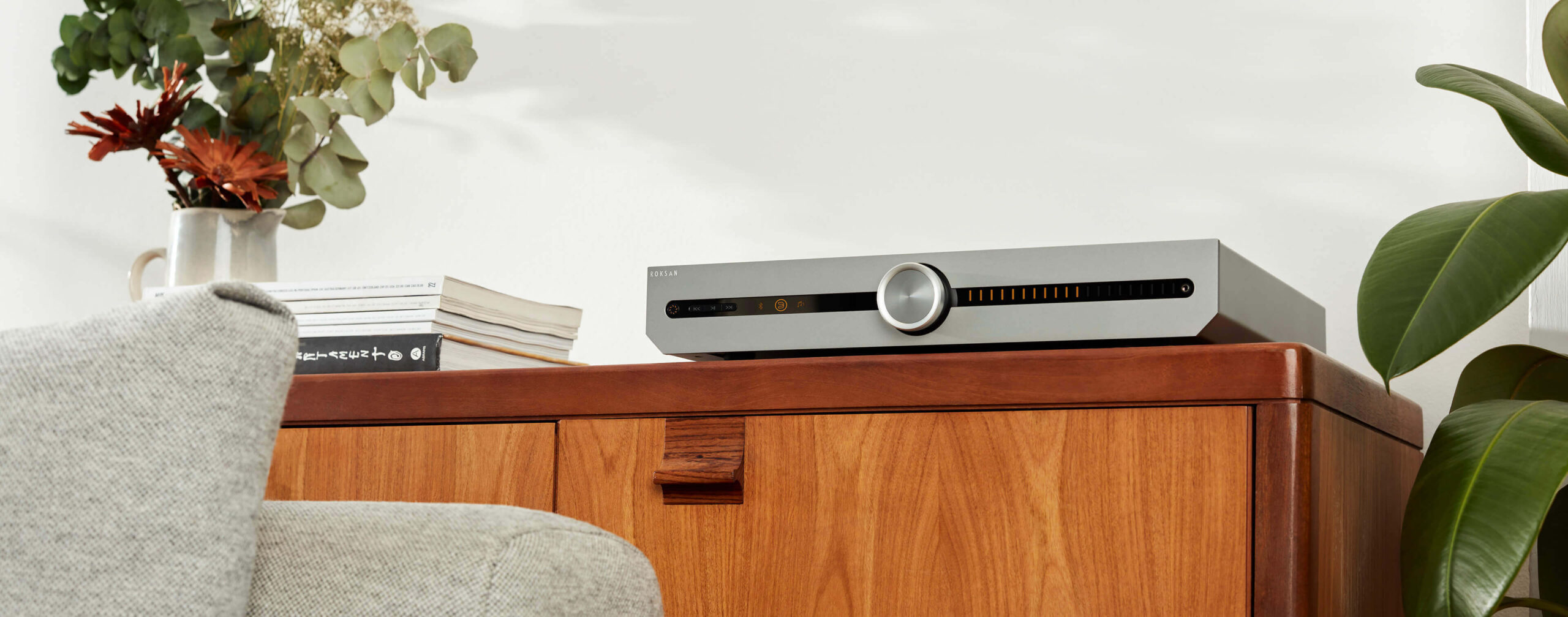 roksan-attessa-streaming-amplifier-lifestyle