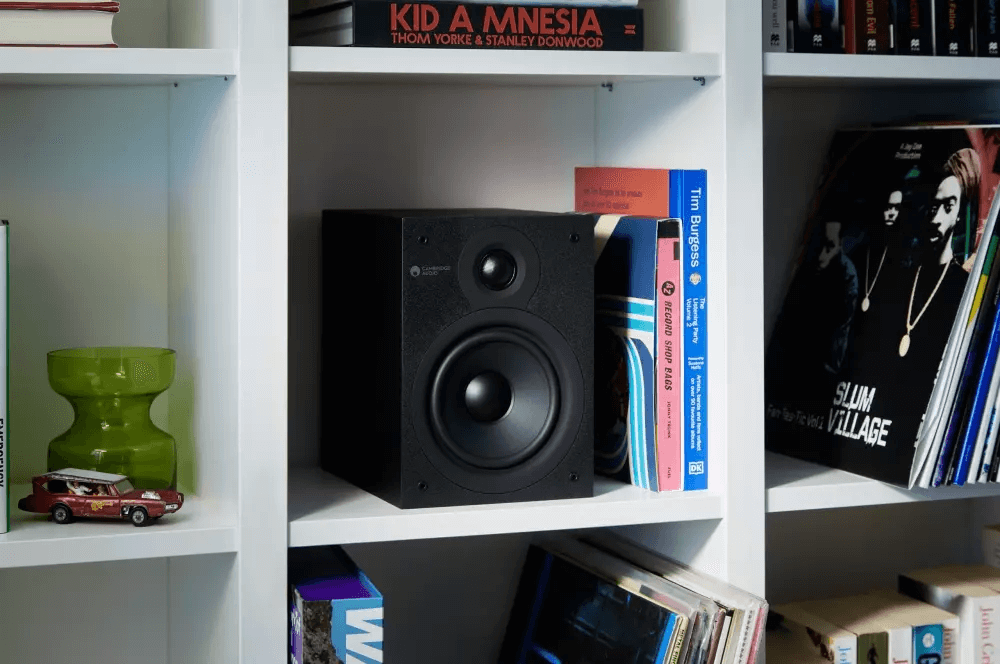 Cambridge-Audio-SX50-en-estantería